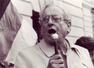 19April1987David Kitson speaks (Jon Kempster 24-16a)